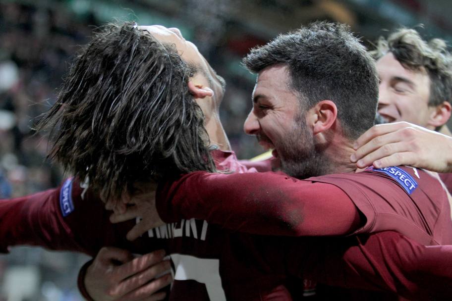 Amauri festeggia con i compagni: il Torino vince 5-1 a Copenaghen e va ai sedicesimi di Europa League. LaPresse
